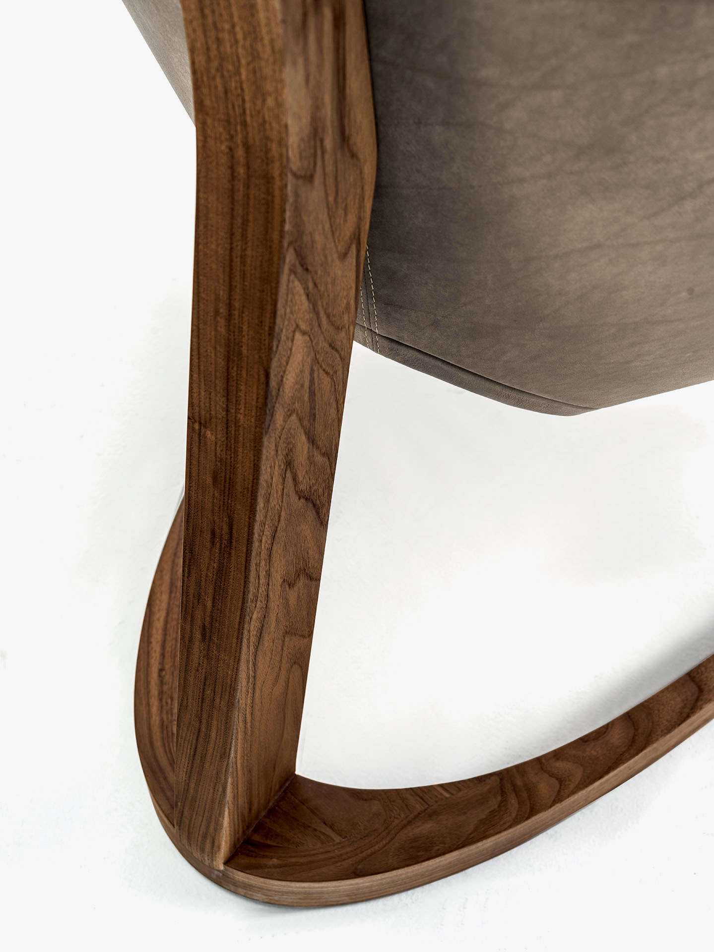 YIN & YANG LOUNGE CHAIR Gallery 3