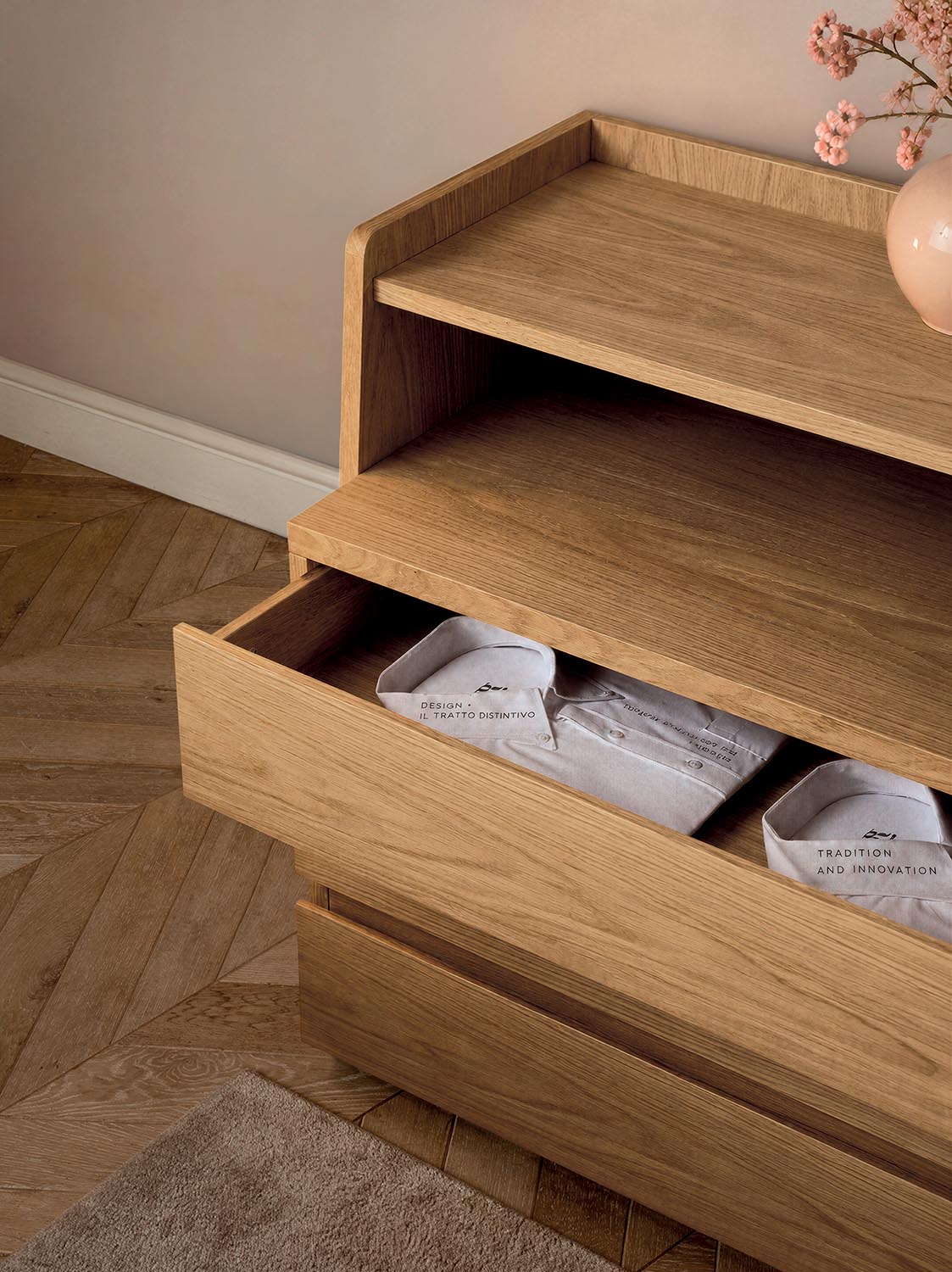 URCA NIGHT DRESSER Gallery 6